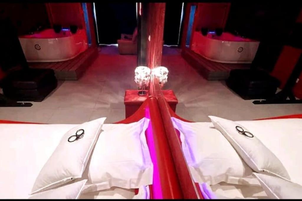 Appartement Balneo Et Sauna Prives The Red Room Mauguio Dış mekan fotoğraf