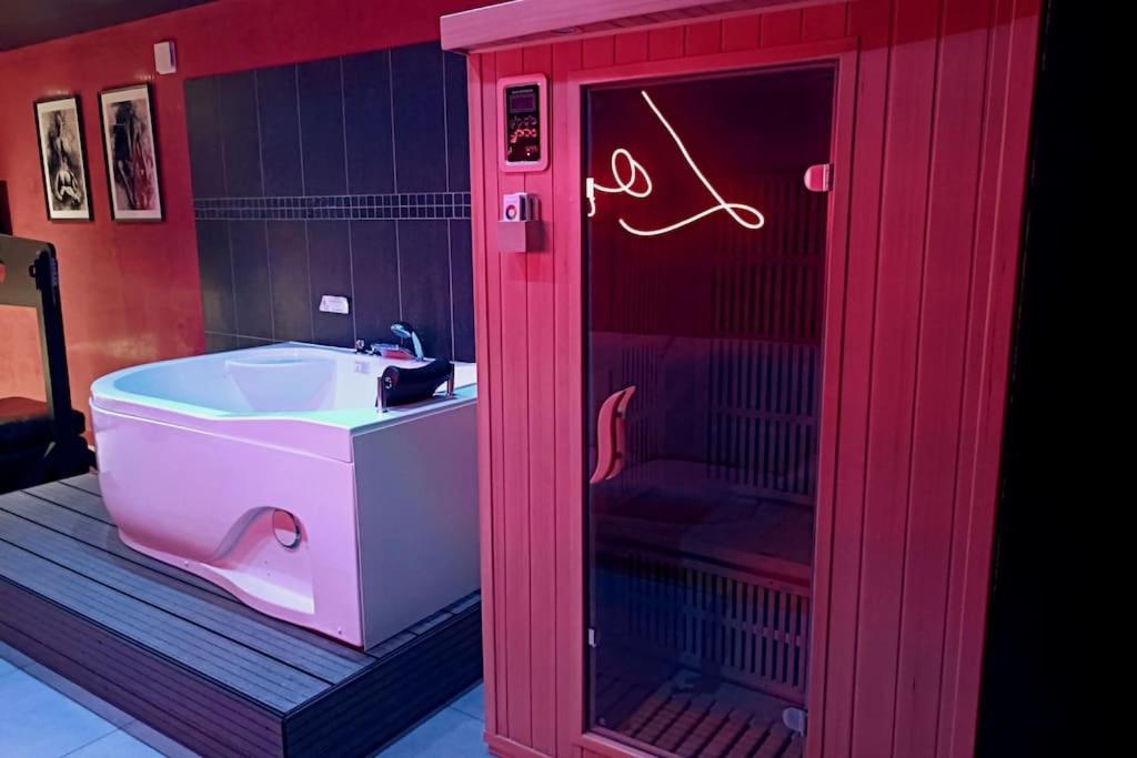 Appartement Balneo Et Sauna Prives The Red Room Mauguio Dış mekan fotoğraf