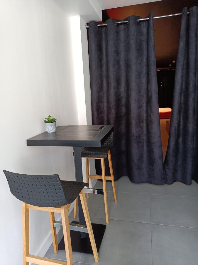 Appartement Balneo Et Sauna Prives The Red Room Mauguio Dış mekan fotoğraf