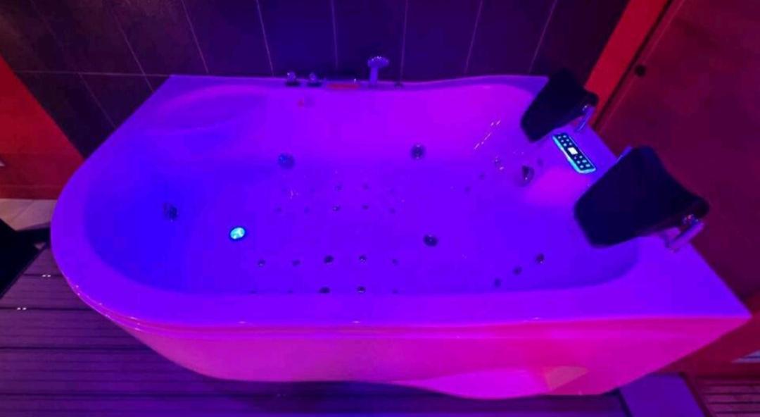 Appartement Balneo Et Sauna Prives The Red Room Mauguio Dış mekan fotoğraf